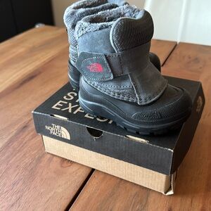 The north face grey toddler/ baby boots size 5